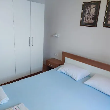 Sreca - 10m From The Sea Apartman