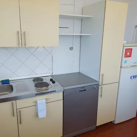 Apartment Sreca - 10m From The Sea Sukošan