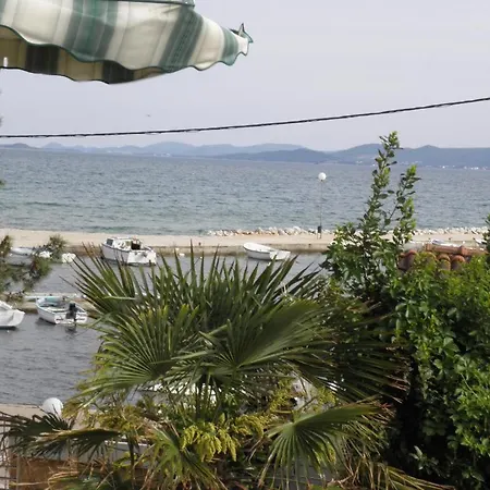 Apartman Sreca - 10m From The Sea Sukosan