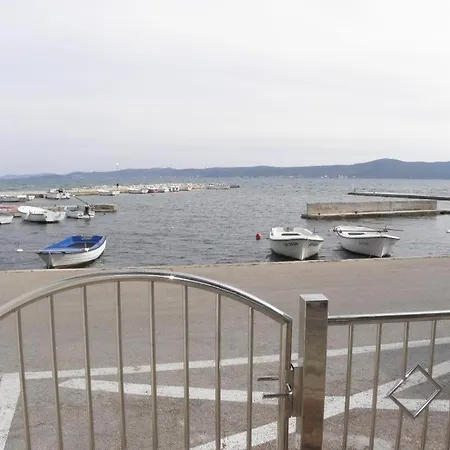 Sreca - 10m From The Sea Apartman *